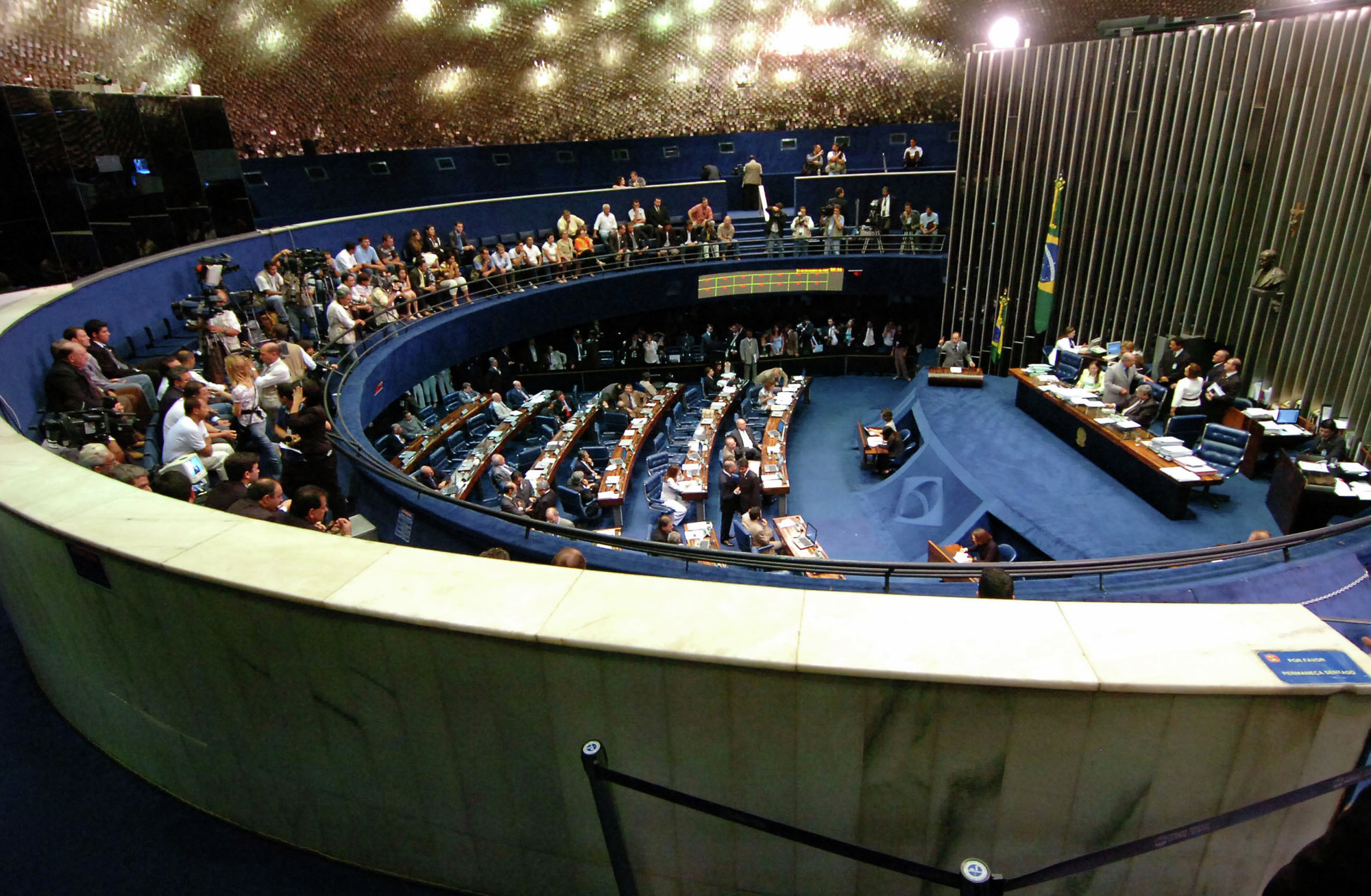 Câmara aprova em primeiro turno PEC que prevê fim da escala 6×1